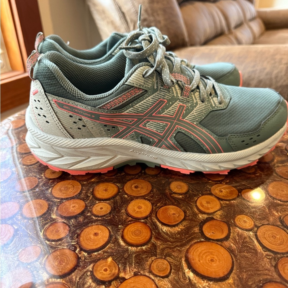 ASICS GEL-VENTURE 9 Running Shoes Ivy/Papaya Size 9.5